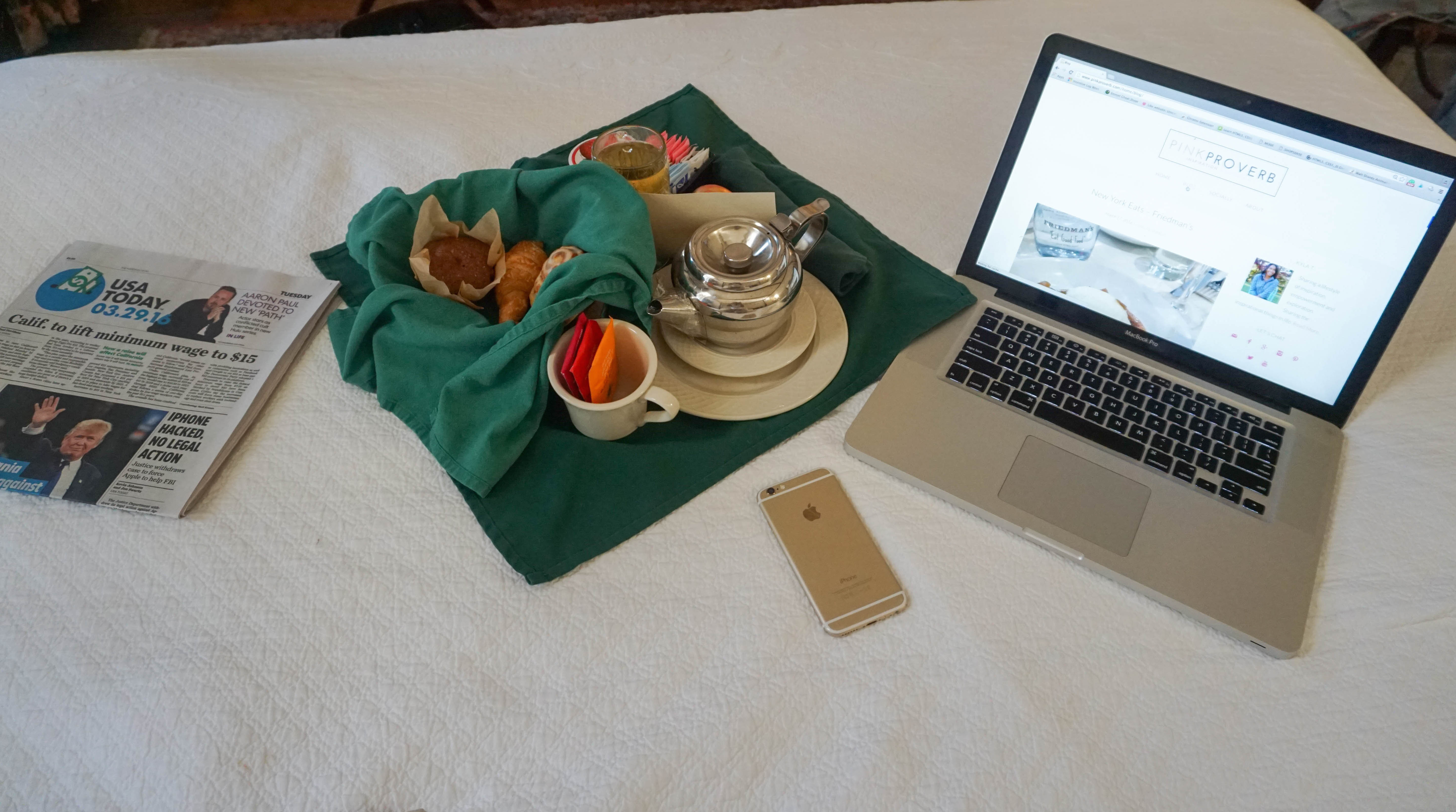 Breakfast-in-bed-charleston-south-carolina