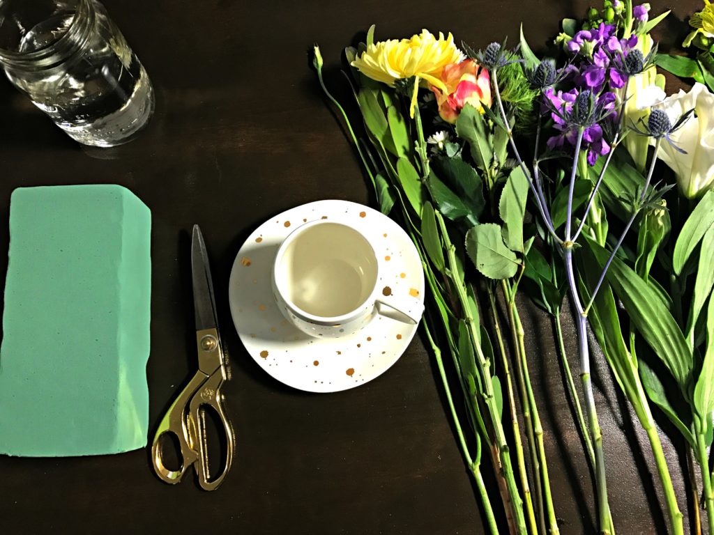 Tea cup_flower bouquet_pinkproverb